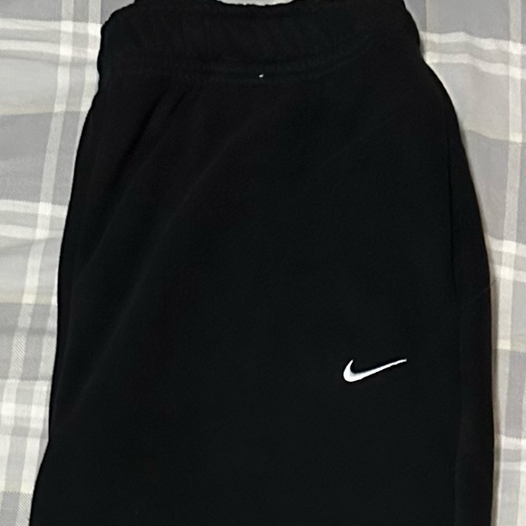 [NEW] Black Nike Sweatpants - Picture 2 of 4